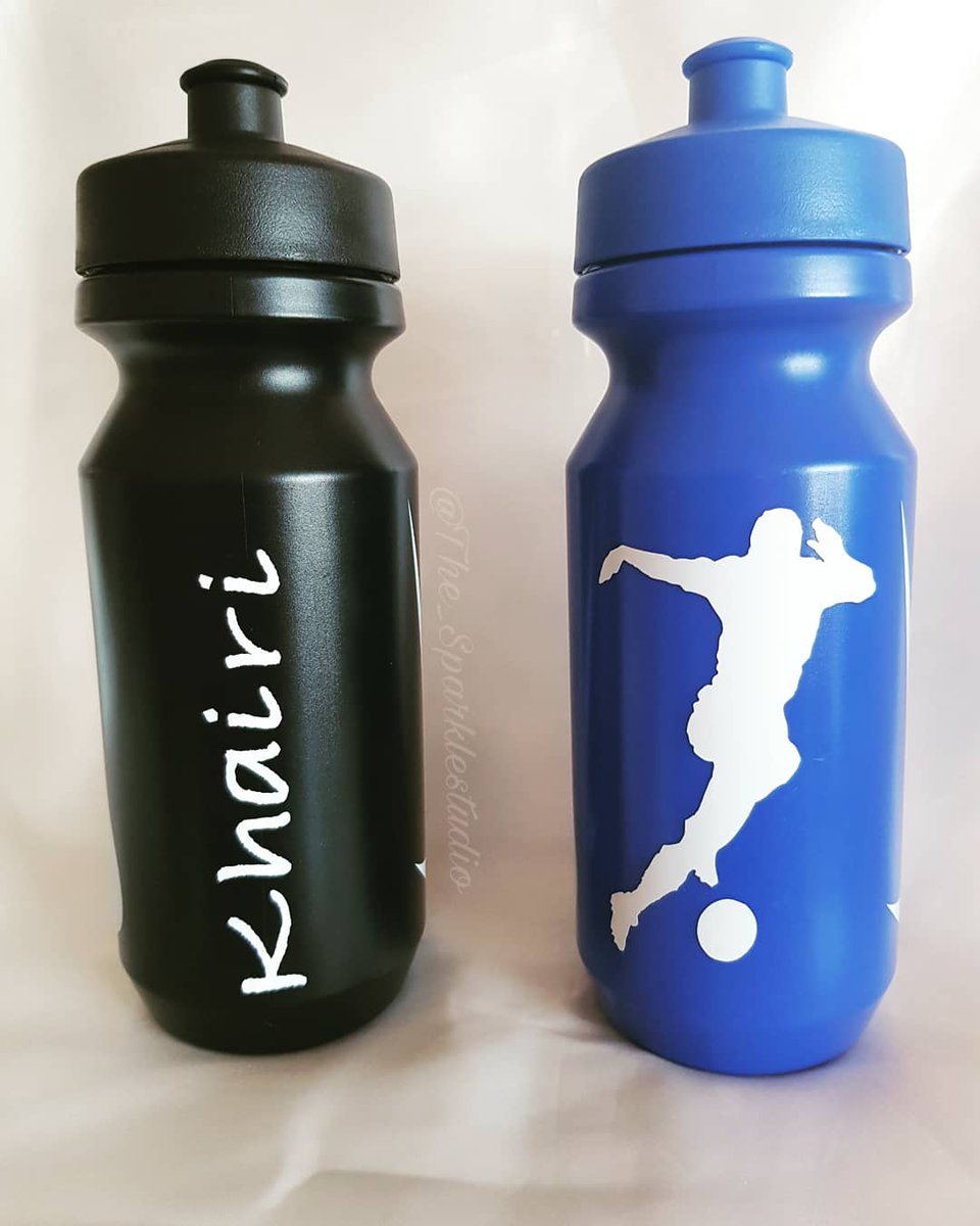 A lil gift for 'Managers player of the year!' He loved it😊
#personalised #waterbottle #football #presentation #bristolcentralfootball #custom #bottles #gifts #sports #surprises #footballplayers #under10s #teamwork #chasingdreams