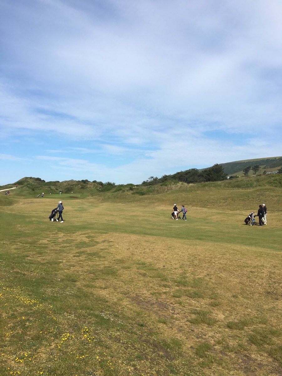 @EnglandGolf @SauntonGolfClub @ToyEmily1 @_alexsaunders__ @StirUniGolf @HertsUniGolf Marquee group with a pair of national women’s squad @ToyEmily1 , Bel Wardle and girls squad @thaliakirby123 Stripe show off the 1st all finding centre cut