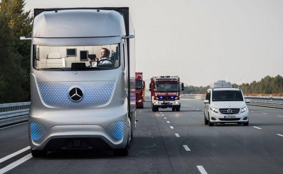 [BLOG] Camiones autónomos, ¿El futuro del transporte de mercancías? - Si hay #coches autónomos, también puede haber #camiones autónomos y esto, sin duda, afectará al transporte de las #mercancías. Te lo contamos esta semana en nuestro #blog.

➡️ agsa.es/noticias/camio…