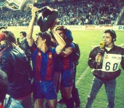 FOTOS HISTORICAS O CHULAS DE FUTBOL - Página 9 D7KJthQX4AAe6nM