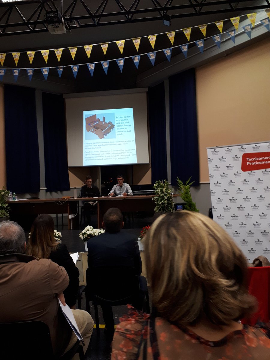Roby6dema's tweet photo. Tecnicamente fa tappa all'@itisTrafelli a Nettuno. Gli studenti presentano i loro progetti alle aziende presenti #tecnicamente @AdeccoItalia https://t.co/afAZmMiEBs