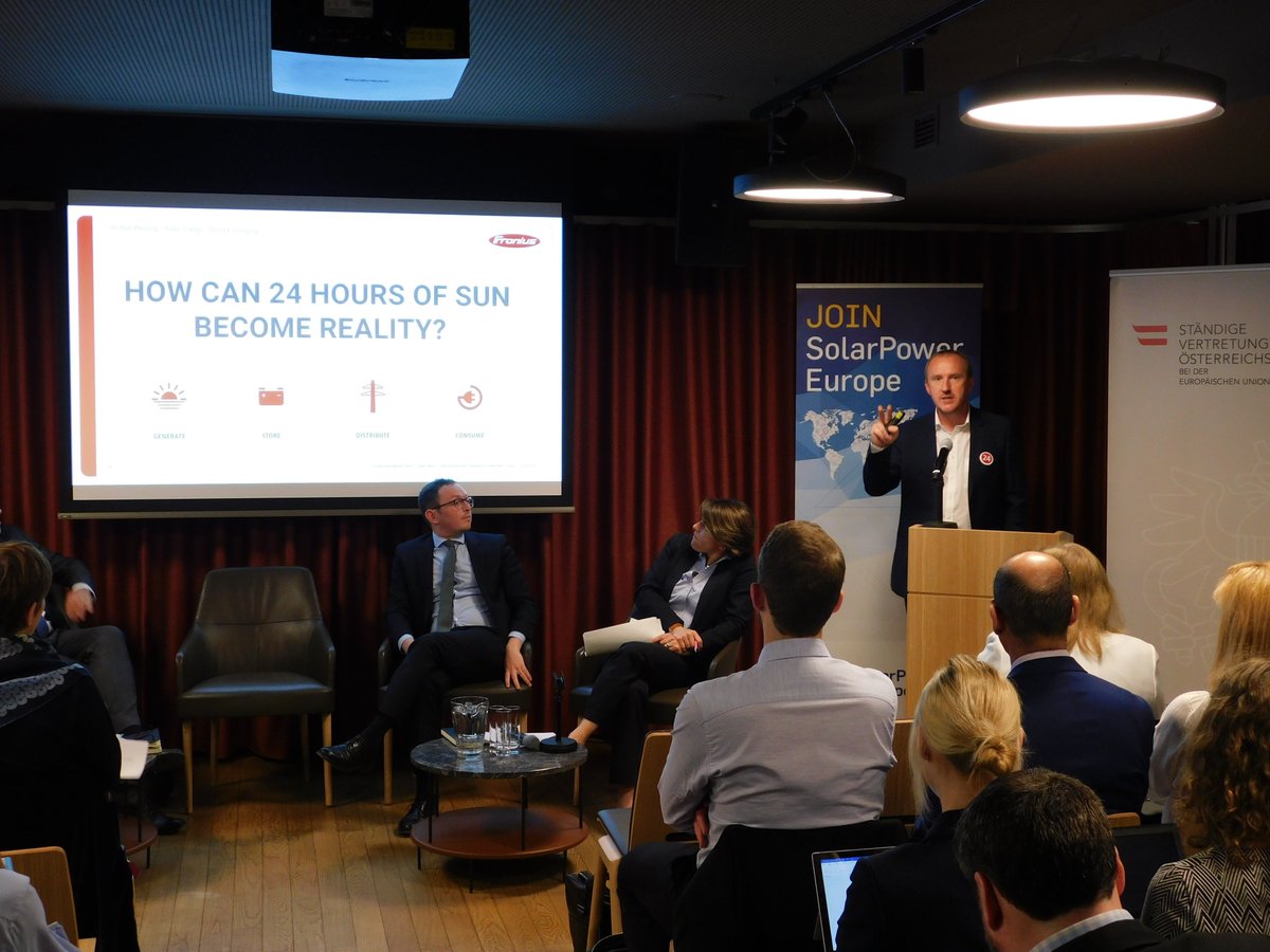 SolarPowerEU's tweet photo. Fronius SOLH2UB produces green hydrogen from solar power. It allows for the innovative integration of the electric, transport and heating sectors - this is an important step towards our vision of 24 hours of sun, says Martin Hackl @FroniusIntSolar #Solar2Hydrogen https://t.co/Xm7pOzan2L