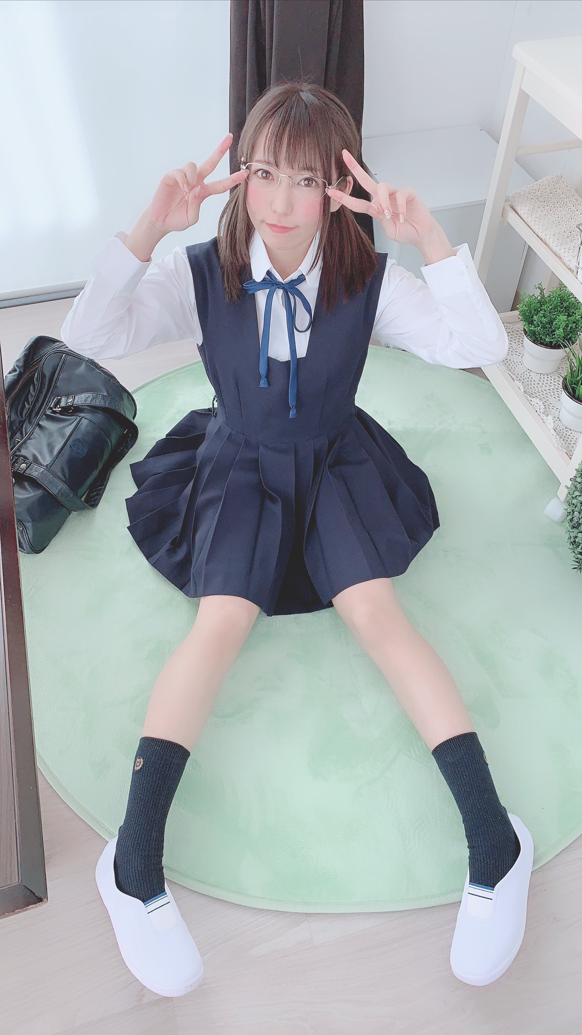 ジャンパースカート　パンチラ 📸撮影速報❤️ 本日のモデルは小日向みのりちゃん✨ お次はジャンパースカートタイプの制服で撮影中です❣️  https://t.co/yMkKehKLHS #ラブポップグラビア #モデル名 #パンチラ #グラビア #コスプレ #cutegirl #撮影速報  #衣装 #小日向みのり ...