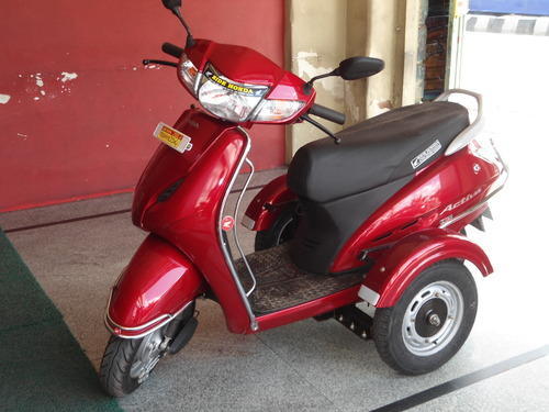 dodosamuel's tweet photo. #CSR idea - make a legit, authorised scooter for the #PhysciallyChallenged? All I see are "Jugaads" that are #unsafe. Addl rev stream? helps people too? @anandmahindra @motorcycleyogi @tvsmotorcompany @HeroMotoCorp @honda2wheelerin @suzuki2wheelers @India_Yamaha
PLEASE RT :) https://t.co/ZfU0H3dC9p