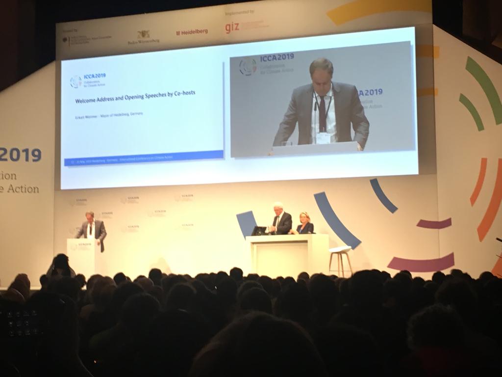 Mayors4Climate's tweet image. Mayor @EckartWuerzner welcoming #ICCA2019 participants in his city #Heidelberg! This conference is bringing together leaders &amp;amp; decision-makers from countries, regions &amp;amp; cities as well as stakeholders &amp;amp; experts from around the world with one goal: Collaborating for #ClimateAction