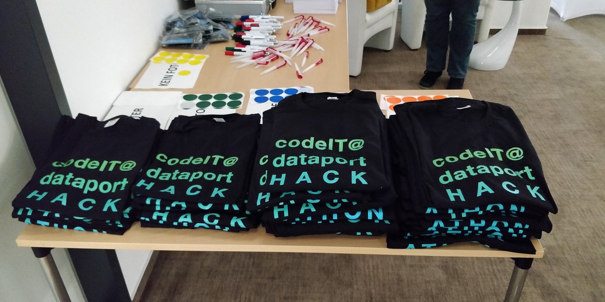 daniela_stahl's tweet photo. Der Hackathon ist erfolgreich gestartet! 35 Teilnehmer arbeiten heute und morgen fleißig an Ideen zu dem Thema "Bereichsübergreifenden Vernetzung" @Datareport #Hackathon https://t.co/HDGEzCydvn
