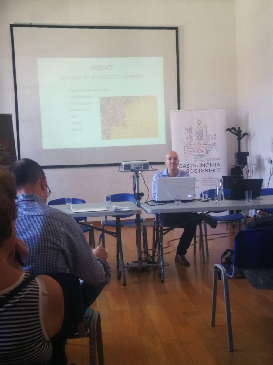 Empezamos la jornada para la promoción de menús sostenibles en la restauración escuchando a Antonio Martínez, responsable de #RestaurantesSostenibles en Andalucía.
<a href="/elecomercado/">El ecomercado</a> <a href="/Merca_Cordoba/">MercaCórdoba</a> <a href="/Hostecor_/">Hostecor</a> <a href="/cordobaeco/">EcoCórdoba</a> <a href="/sadecocordoba/">Sadeco Córdoba</a> <a href="/CordobaESP/">Turismo de Córdoba</a>  @agroecociudades
#PactoMilánCórdoba