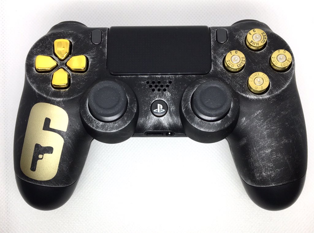GeekServices's tweet photo. Salut à tous, j’espère que vous allez bien ☀️
Superbe modèle cette « R6 Gold » Softtouch!
Possibilité d’y ajouter votre pseudo ou changer le logo👍🏻
Bonne journée à tous!
#Geekcontroller #Ps4 #R6 #Rainbowsix
https://t.co/5qJW5GIrxS https://t.co/h2VPKHyt05