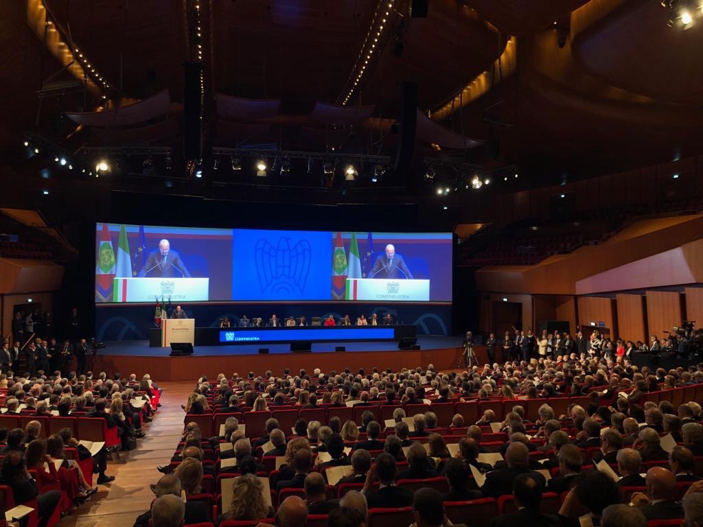 Vincenzo Boccia #Confindustria2019 | Tra 20 anni l’Italia che immaginiamo e che vogliamo dovrà essere in piena occupazione. I giovani partiranno senza il vincolo della necessità e torneranno per opportunità e non per nostalgia. 
Segui la diretta ➡ bit.ly/2HvLzRt