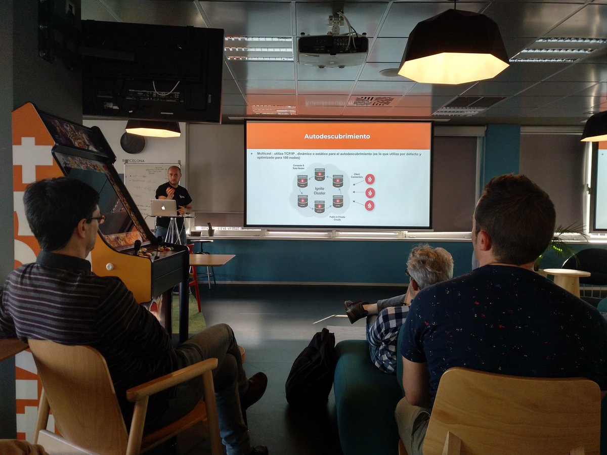 ScalaBcn's tweet photo. Muy buen meetup ayer!! Gracias a @Tonga_Lucero por la interesante charla y a @trovit_es por la venue! https://t.co/gqdTdMdD5U