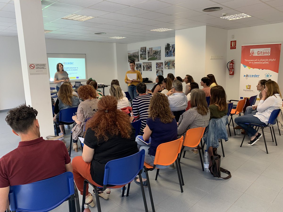 gitanos_org_CV's tweet photo. #Alicante acoge a las y los técnicos de empleo del Pª #Acceder de #Murcia, #Valencia, #Castellon, #Elche y #Paterna, en el Encuentro Regional de orientadores y orientadoras laborales.
#transformandolametodologia https://t.co/Lbh1hDWnqU