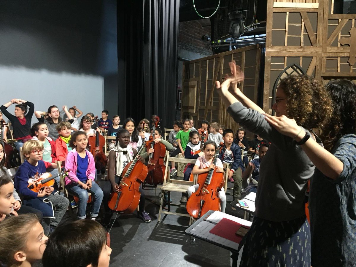 EMMMataro's tweet photo. Avui assaig general de l’espectacle #tralalà que han estat treballant al projecte Escoles Orquestrals a la @salacabanyes! I amb l’espectacular escenografia de #RobinHood_Sala que estan apunt d’estrenar! #comunitat #eeoo https://t.co/0F9FikGHt3
