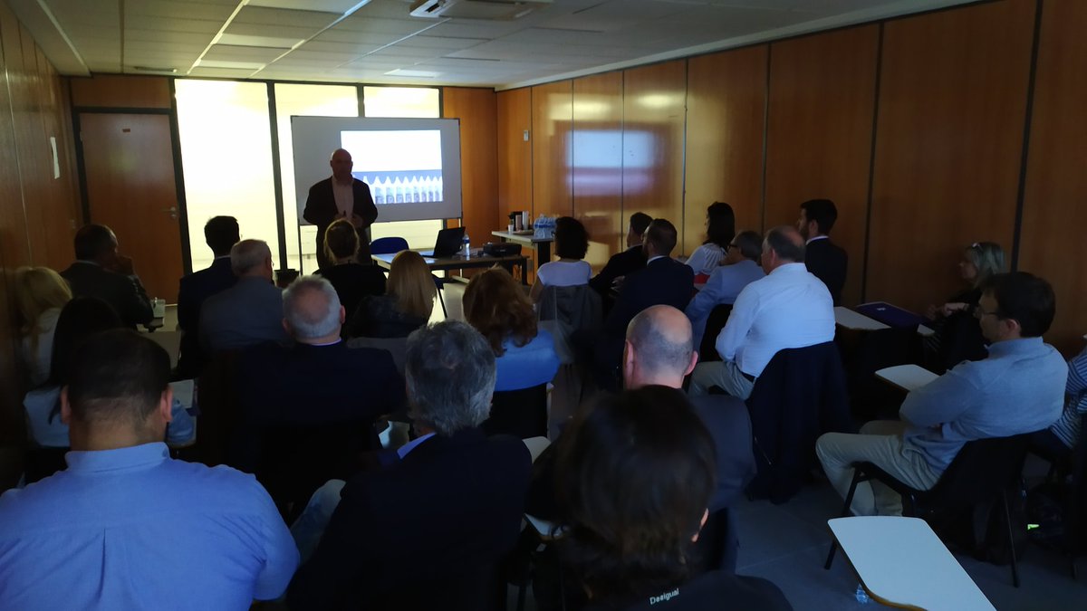 _immoscopia's tweet image. Avui a #immoscopia el grandíssim Juanjo Aguilera ens parla sobre El Capital humà. Un curs mai fet al nostre sector i -pel que sembla- altament interessant ja que hem exhaurit les places!!
Aixó sí, a les fosques es veu més clar, malgrat sigui una paradoxa!
Gràcies a tots!!