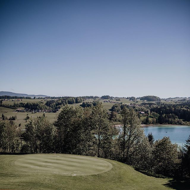 We are dreaming of some summer days to enjoy our lake view — and waiting for the sun. 
#lakeview #summersays #salzburg #salzburgerland #salzkammergut #fuschl #fuschlseeregion #fuschlsee #sheratonfuschlsee