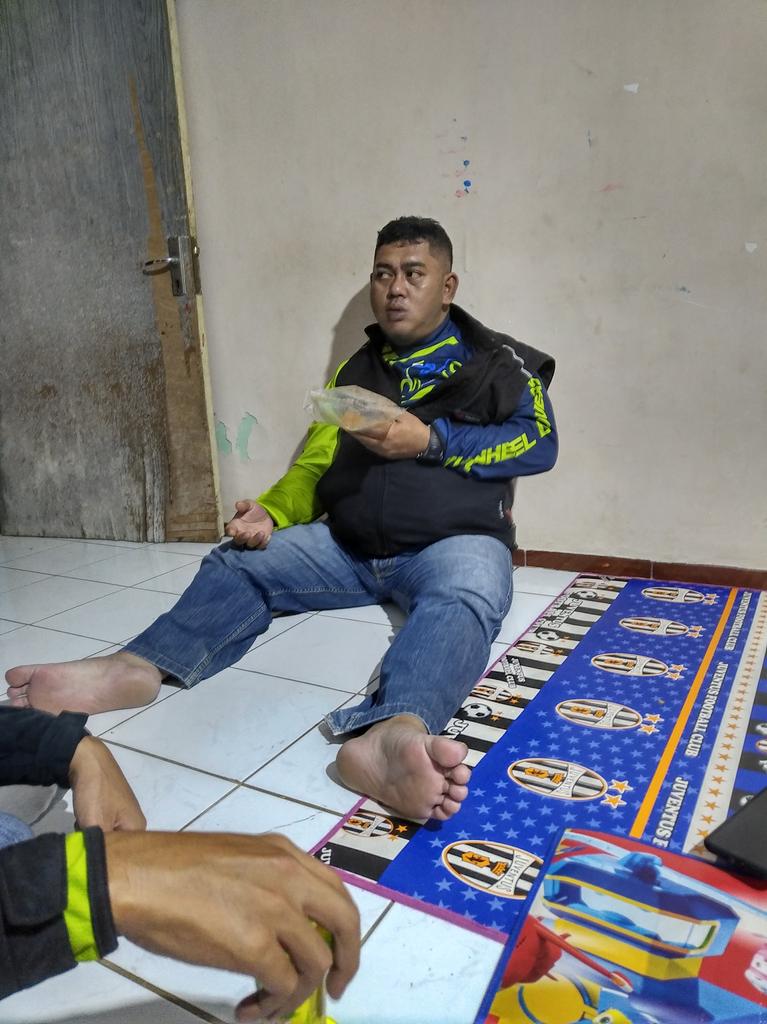 TwoWheelLovers's tweet photo. Rupane jan menikmati bapak @kalyana_aja ini 😁

Jare mas @ahmadsyuhadaa persis AL 🙊

#M2M #TwoWheelLovers https://t.co/7zqadcJFFh