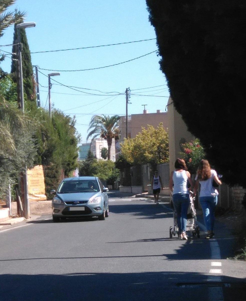 SendaDeGranada's tweet photo. Los vecinos de Senda de Granada #Murcia envían a los partidos políticos y candidatos a las elecciones municipales un decálogo con las medidas más urgentes ⚠️ para el vecindario. Aceras, autobús, seguridad ciudadana, limpieza, servicios, etc. Más info. ➡️

https://t.co/oaJq5VGtTu https://t.co/AkHBqmM072