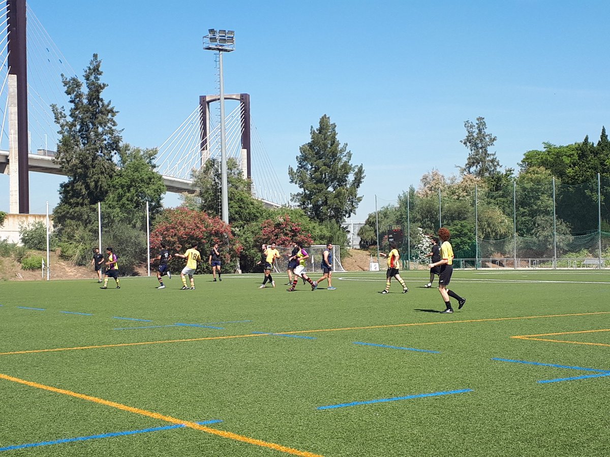 SADUSoficial's tweet photo. #FinalesSADUS Hoy comenzamos el día con la final de #Rugby7 entre @ETSIngenieria y @matematicasUS ¡A jugar! https://t.co/k9glJjHXAZ