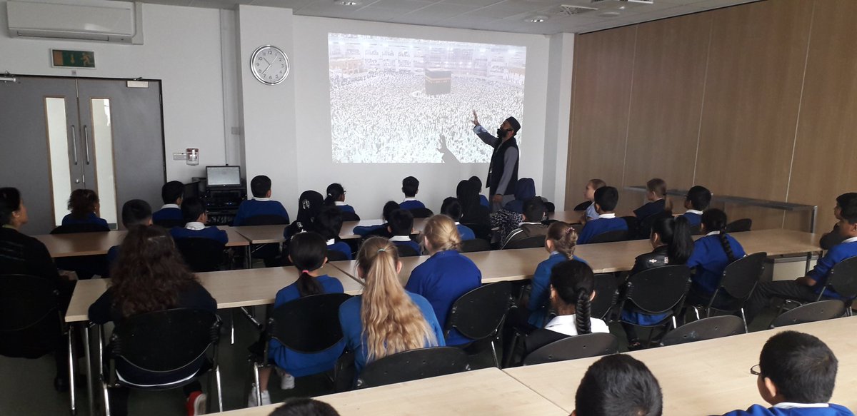 Rowlatts_TMET's tweet photo. Year 5 enjoying their visit to @MadaniSchools and learning lots about Islam #Learning #RHRE #Enrichment https://t.co/oLApiWzZT9