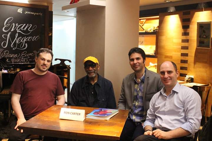 tipomusic's tweet image. Lançamento do Método prático de contrabaixo - nível avançado, de Ron Carter, com tradução de Enéias Xavier. #roncarter #doublebass #jazzbass #bassmaster #tipomusic #music #Jazz