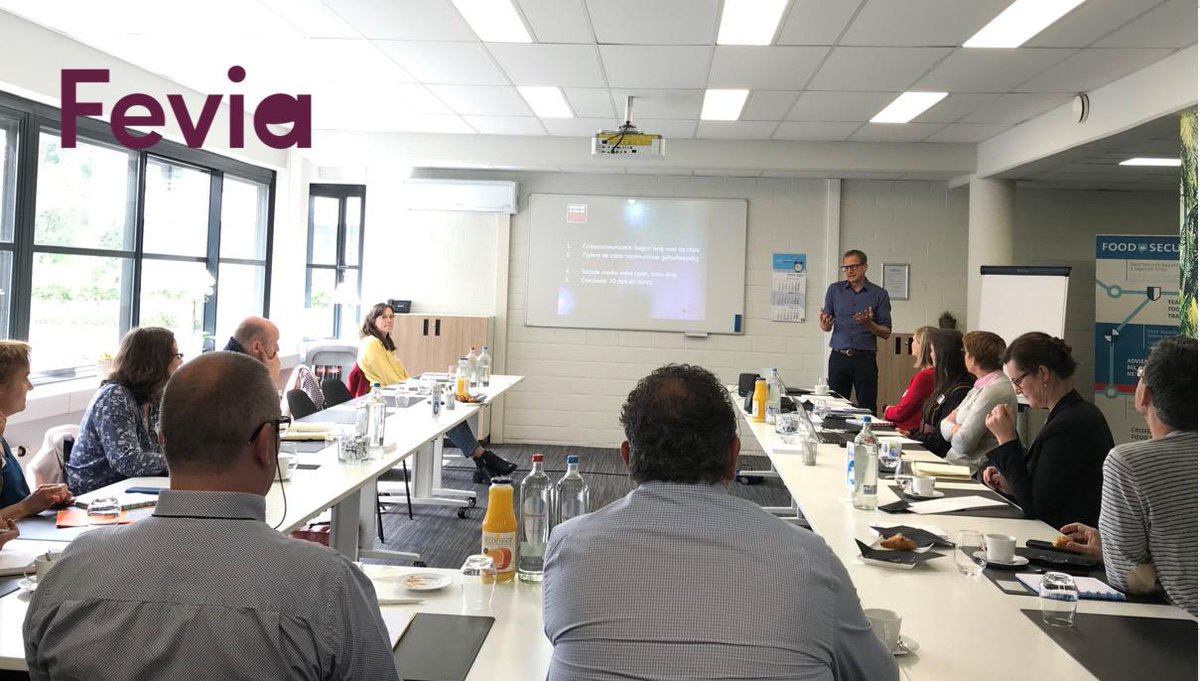 bepublic's tweet photo. Dé boodschap van @jeroenwils tijdens een masterclass crisiscommunicatie voor de #voedingsindustrie deze week? Zorg voor een #empathische, #open en #constructieve communicatie, en steek je kop niet in het zand. Zo bewaak je het best je goede #reputatie. #pr #crisiscommunicatie https://t.co/bbART1OgnE