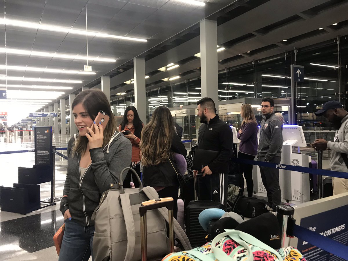 AlyMontess's tweet photo. @JetBlue there is lots of angry people at @fly2ohare because the counter isn’t open... it’s supposed to open at 4am and it is now 4:45. We are highly disappointed. We’ve been on hold with the airline! https://t.co/rN24BxnCdN