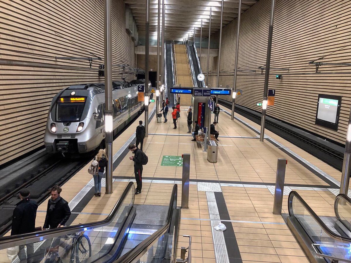 vitdavid's tweet photo. Heading to #ITF19 and I love the railway tunnel of Leipzig - it connects the region w/ the very centre of the city with just a 3 km new underground connection.  Opened in 2013. Exactly what is needed in Budapest - our capital still stuck with the 19th century terminal stations. https://t.co/xapF4ukNlr