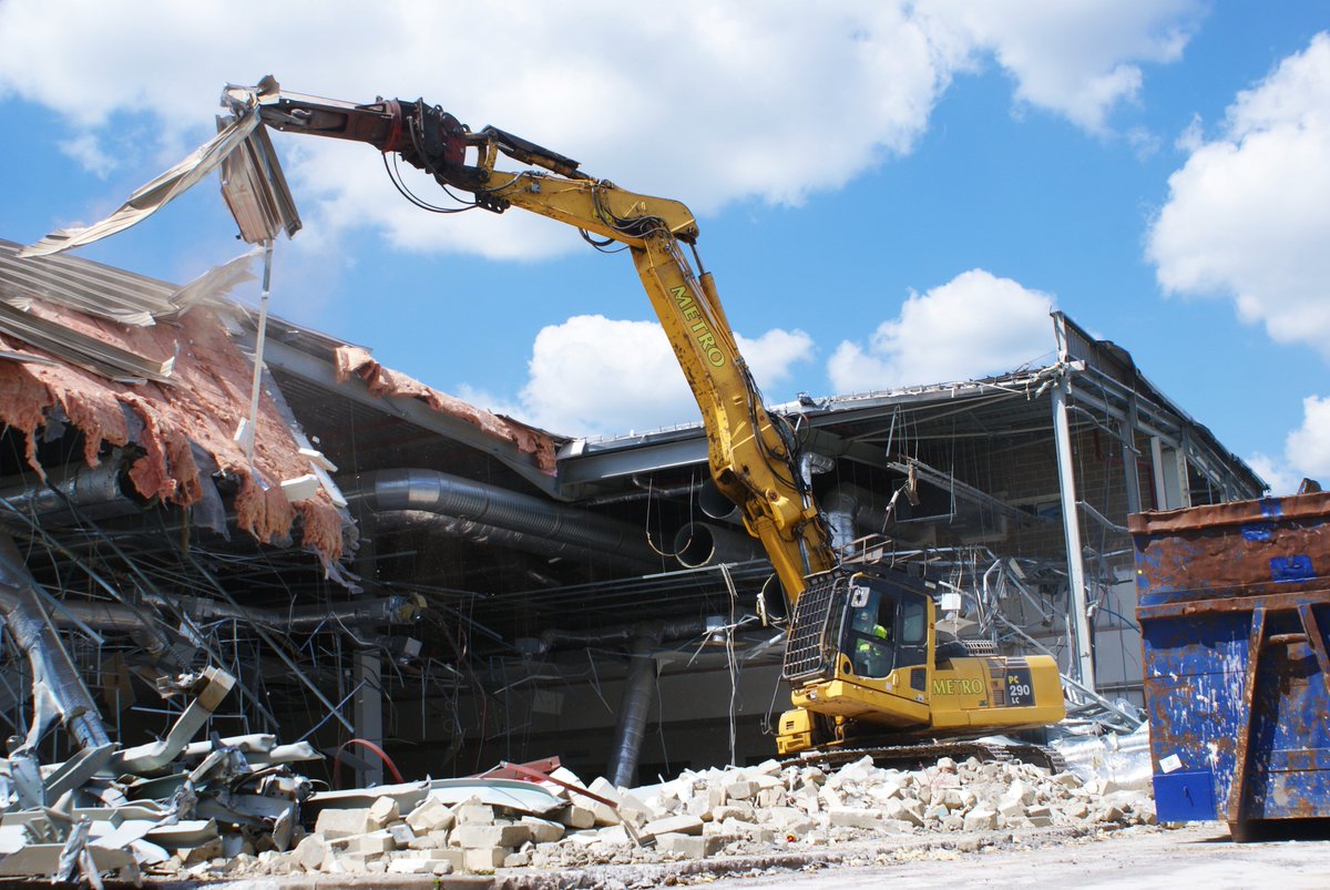 MetroDecons's tweet photo. Demolition is now well underway on site in Hayes. #demotime #metro #hayes #komatsu #pc290 https://t.co/MLeZq0F6YJ