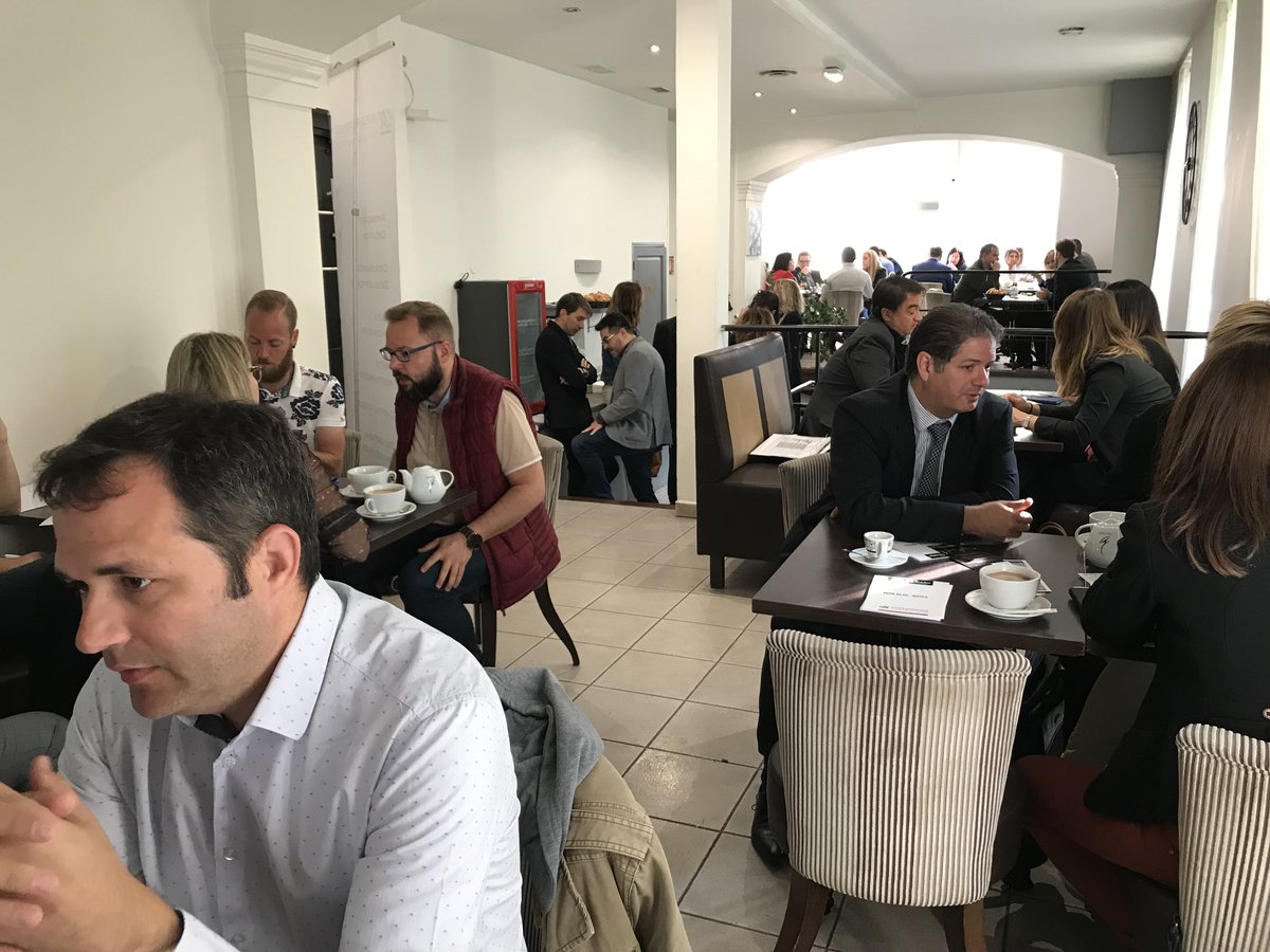 BertholleL's tweet photo. Affluence record aux #Cafésdelacréation ce matin à #Salon réunissant des porteurs de projets et nos équipes #proaveclespros et partenaires (réseaux d’accompagnement, expert comptable, avocats...) dans un lieu convivial ! #entrepreneurs #innovation https://t.co/sdrHUsvB5f