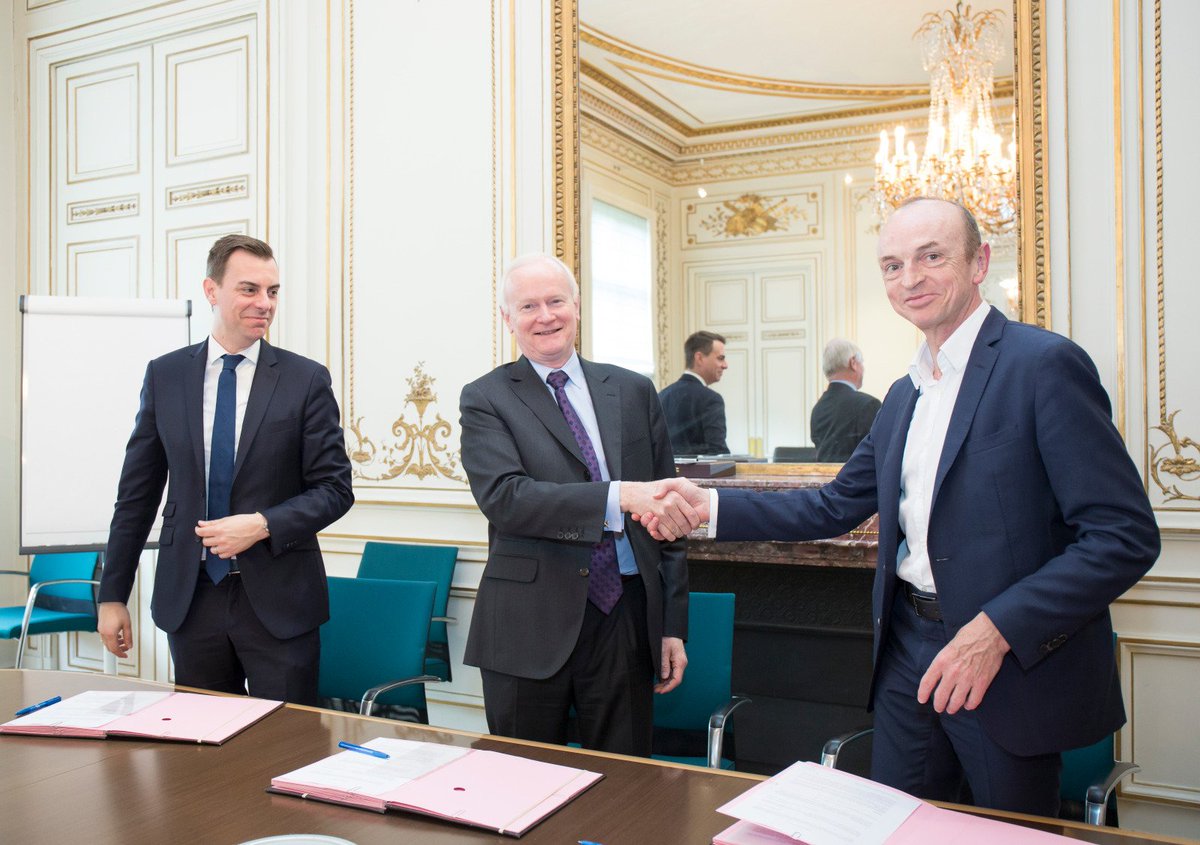 cmarkea's tweet photo. Arkéa et le Conseil supérieur du notariat @Notaires_CSN signent un  partenariat pour dématérialiser l’échange des documents. 
Le communiqué : https://t.co/y4fdNbSVbo https://t.co/cGAUBWCfE1