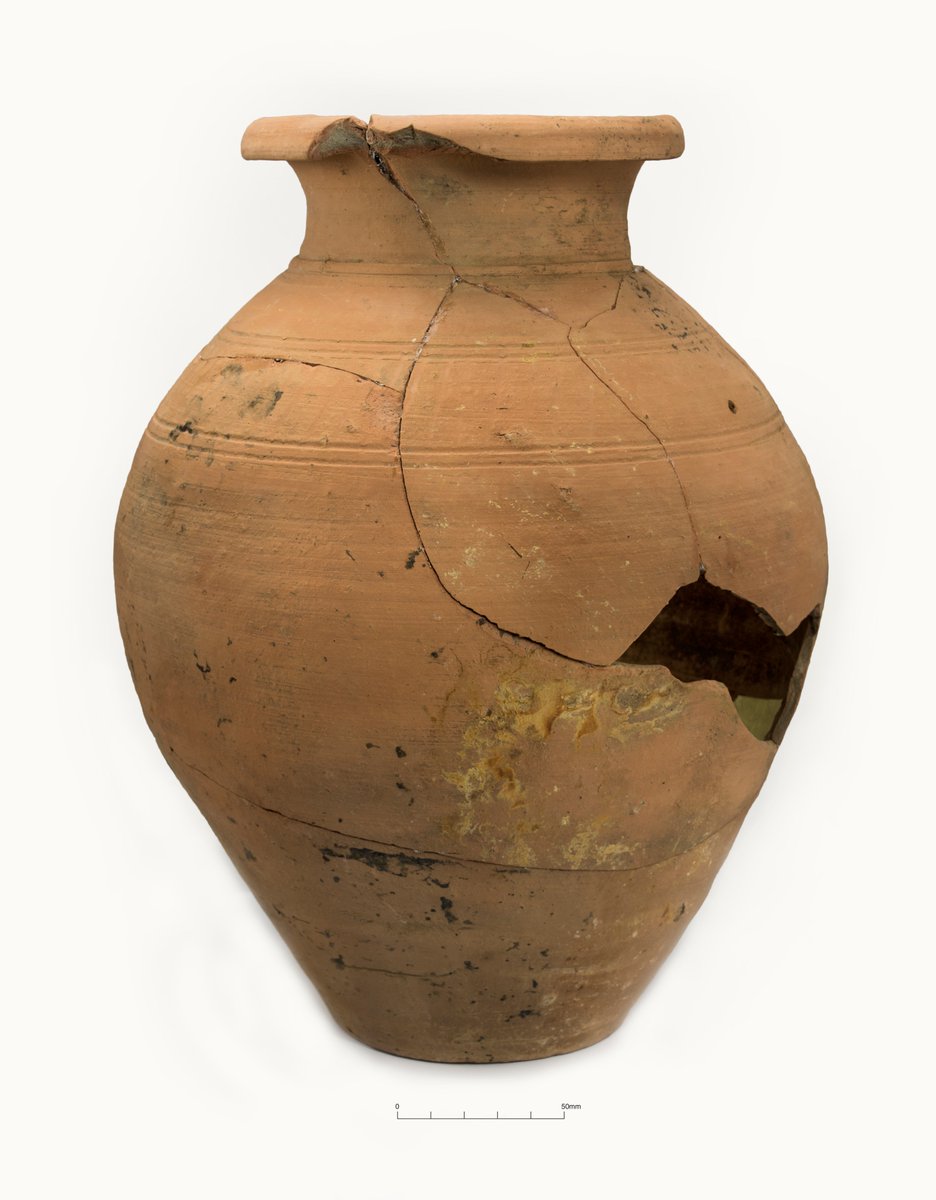 Check out this #Romanwell found during #excavations in #Bredon in 2016. Deliberately backfilled in the C3rd #finds suggested #ritual deposition. These included human &amp; animal remains, leather shoes &amp; 2x pottery vessels. Full details soon via our website! #Archaeology #CASiteTeam