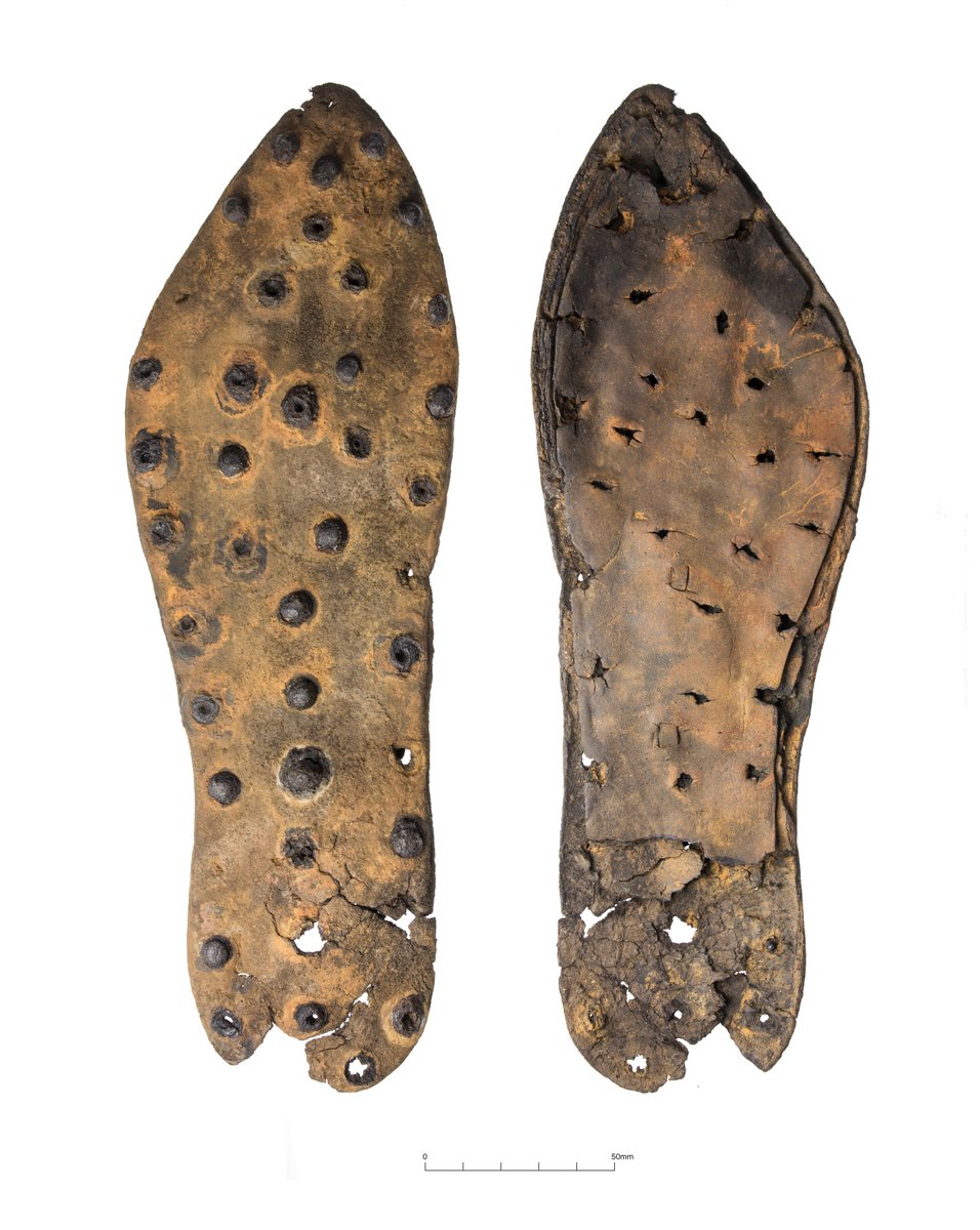 CotswoldArch's tweet photo. Check out this #Romanwell found during #excavations in #Bredon in 2016. Deliberately backfilled in the C3rd #finds suggested #ritual deposition. These included human &amp; animal remains, leather shoes &amp; 2x pottery vessels. Full details soon via our website! #Archaeology #CASiteTeam https://t.co/jprhnX9NSt