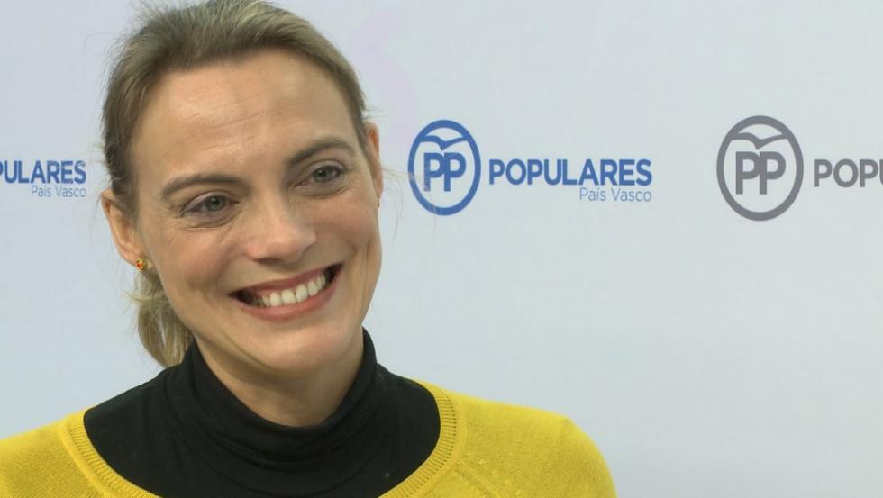 copeeuskadi's tweet photo. #26M Conocemos las propuestas de los candidatos a las tres capitales vascas. 13:05
@PPdonostia @PPdeBilbao @PPVitoria 
📻98.0 FM @bsemper candidato alcaldía #Donostia
📻101.3 FM @LeticiaComeron candidata alcaldía #Vitoria
📻102.0 FM @RaquelGlezDiez candidata alcaldía #Bilbao https://t.co/Z2E7pJyE2O