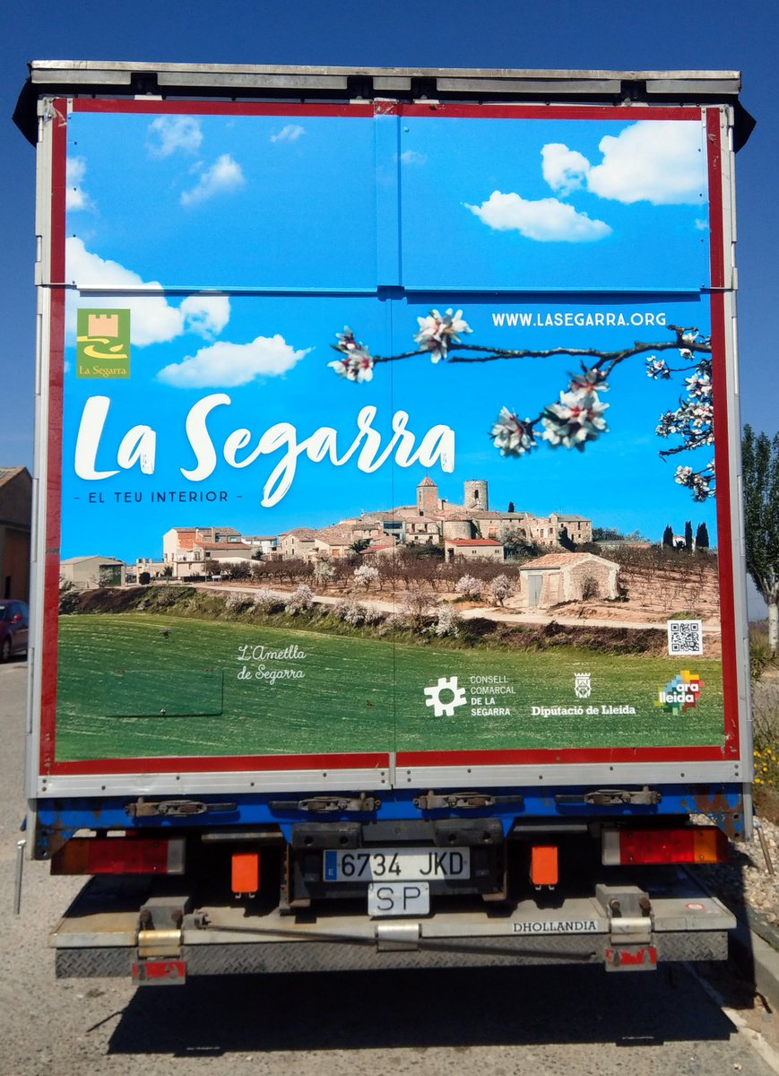 Turisme_Segarra's tweet photo. @Turisme_Segarra es promociona retolant un nou camió de l'empresa Transports Pedrós-Vila amb una imatge de l'Ametlla de Segarra.
@viceroigs @ConsellComarcal @aralleida https://t.co/o7inRoqbE2