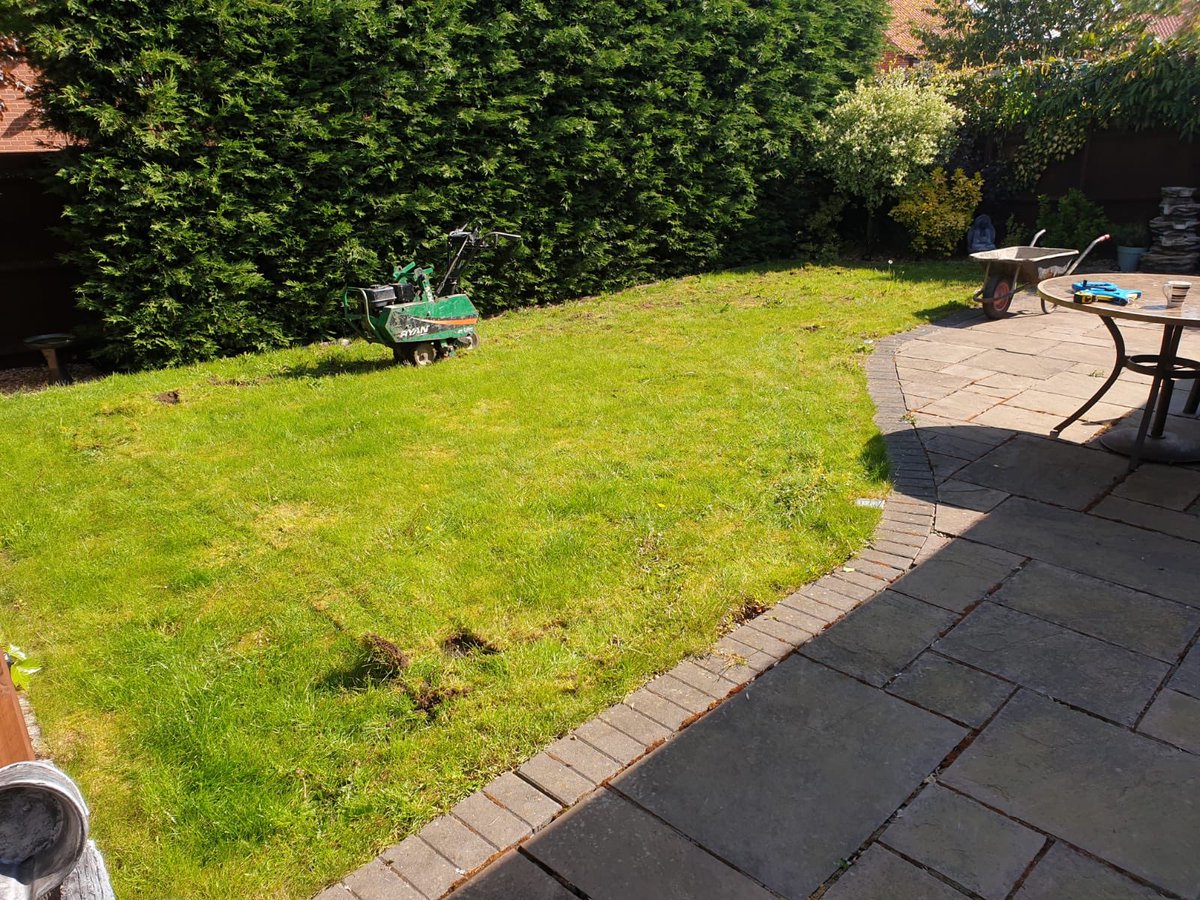 BinghamGround's tweet photo. Old vs. New! 
•
Nice little artificial lawn installation for a private residence. 
•
What a transformation! 
🌱
#portfolio19 #aftificiallawns #lowmaintenance #green #syntheticsurfaces #gardenstobeproudof #grass https://t.co/749Ou6NEBo