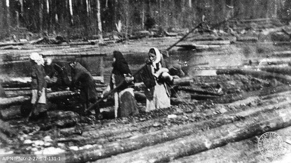 BarbaraPAuthor's tweet image. 78 years ago #Soviets commenced the fourth and last forced mass deportation of #Polish citizens deep inside the #USRR territory.Mostly Poles were affected, many of them members of #intelligentsia. Between 1939 and 1941 Soviets deported several hundred thousand people. #WWII #WW2