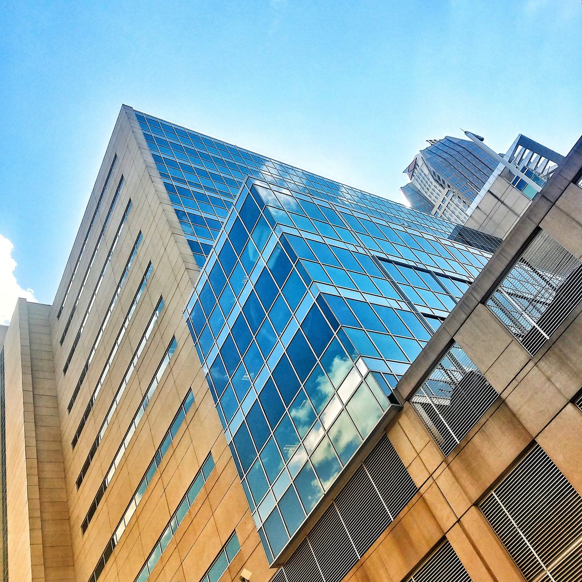 kimrullo's tweet image. #lookingup #pittsburgharchitecture #architecture #building #sky #clouds #glass #windows #streetphotography
