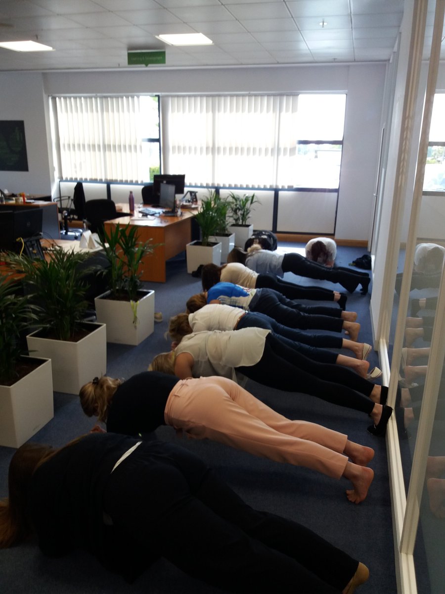 VertasGroup's tweet image. Today, 20 of the #VertasPlankers took to the floor for a 60-second plank. Taking 60 seconds out of the day to improve our strength, flexibility and wellbeing is so important. Well done everyone 😀👏
#WellbeingWednesday #PlankOff #Wellbeing #MentalHealthAwareness
