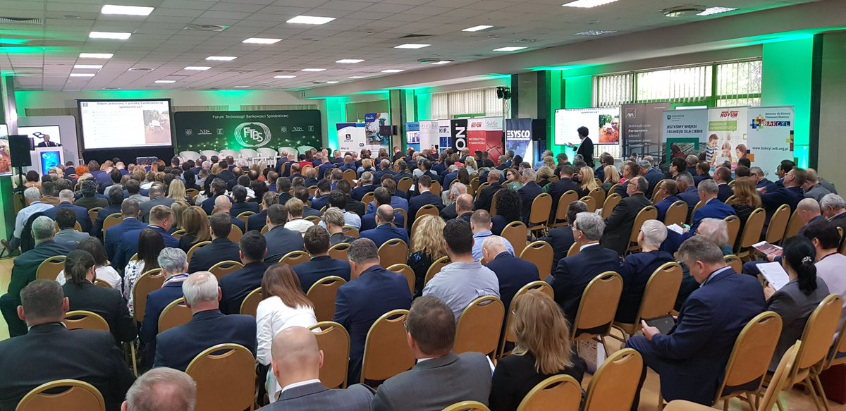 MiesiecznikBANK's tweet photo. #ForumTechnologiiBS 2019. Konferencję otworzył #KrzysztofPietraszkiewicz, prezes Związku Banków Polskich oraz #PawełGula, wiceprezes Bank Polskiej Spółdzielczości S.A. i #BłażejMika, wiceprezes SGB-Banku
https://t.co/gEPbuJZiBh #ZBP #SGBBank #BankBPS https://t.co/Do3y8iRvnw