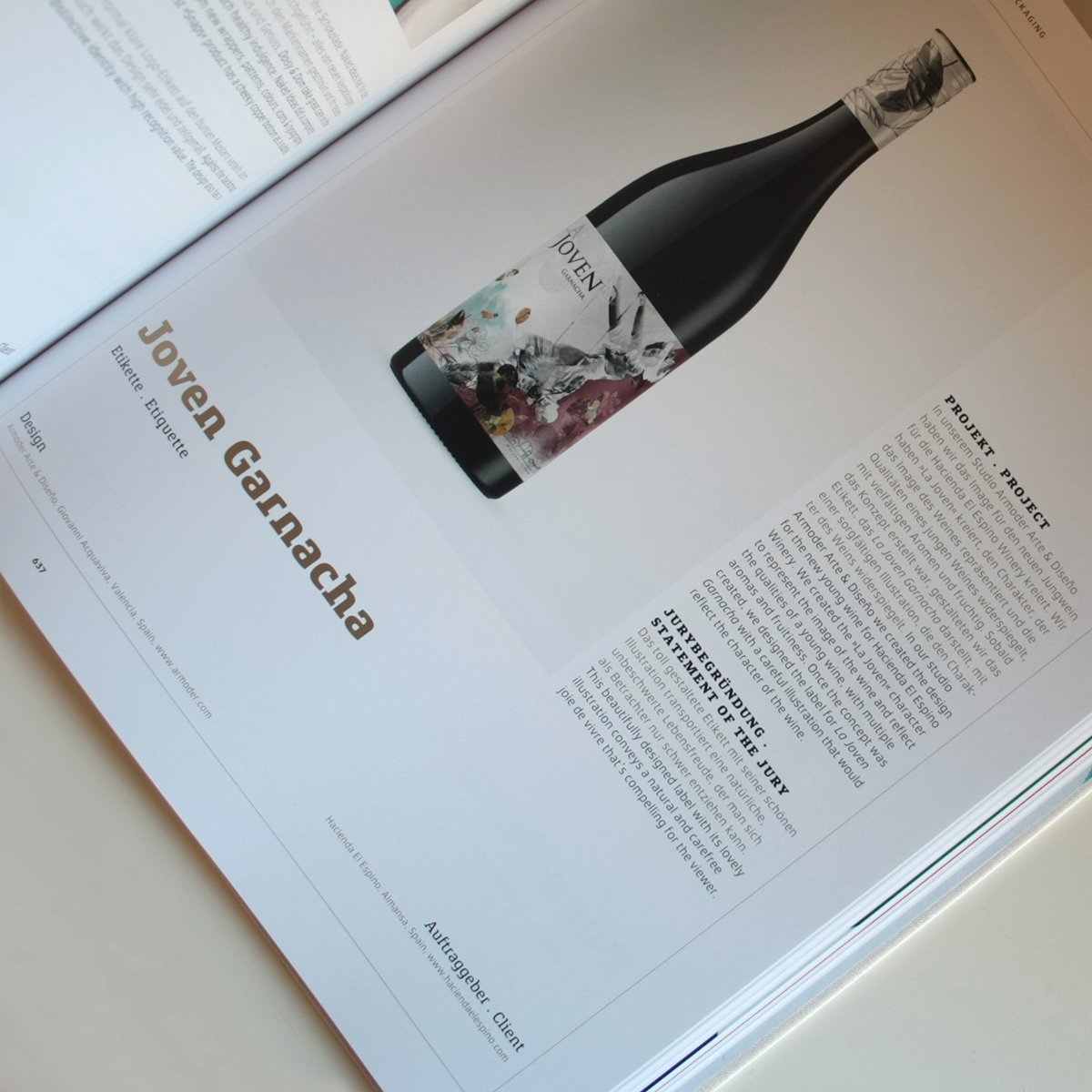 armoder1's tweet photo. ¡Recibimos con especial ilusión el libro German Design Award 2019! Nuestros diseños galardonados Sierra del Mugrón y la Joven Garnacha han sido publicados en el libro “German Design Award 2019 – Excellent Communications Design #germandesignaward #armoder https://t.co/sUxiF7GtAn