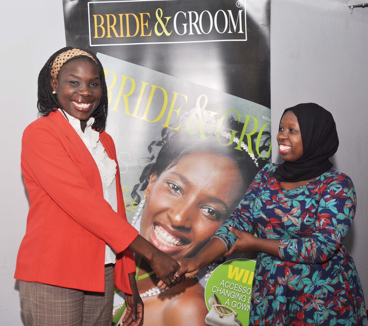 BrideGroomExpo's tweet photo. CONGRATULATIONS to Shamimuh who WON herself a @Samsung Microwave

@Bride_GroomUG Magazine Editor @lparwot handed over the prize to our WINNER today morning (22nd May) at the #VisionGroup Head Office, Pike house

#BGExpoUG #IdoAndBeyond WIN BIG
Cc. @CastleLiteUg @Uganda_Lodges https://t.co/PpTlOZpRgD