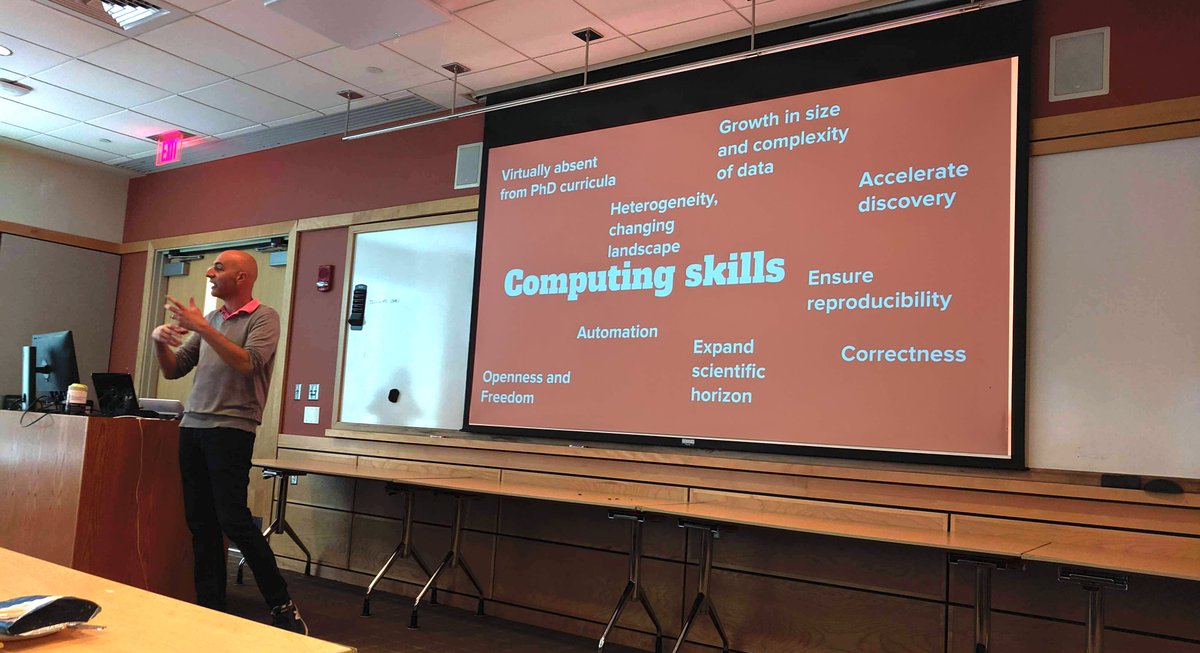 It was standing room only at our GSES seminar with Stefano Allesina from U. Chicago! Clearly his approach to teaching computing skills to biomedical #PhD students resonated with faculty, administrators and the students themselves. Thanks Stefano!