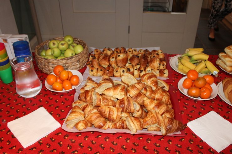 St. Andrew's Church Farnham tweet media