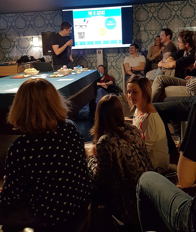BRGM_fr's tweet photo. La conférence #pint19 sur l’#EconomieCirculaire, c’était hier soir au #deliriumcafé d’#Orléans.
Un sujet qui vous a passionné ! Vous étiez nombreux à venir échanger avec notre équipe, participer au quizz et découvrir les secrets du #recyclage des métaux.
@pintofscienceFR https://t.co/PCKHVvP53g