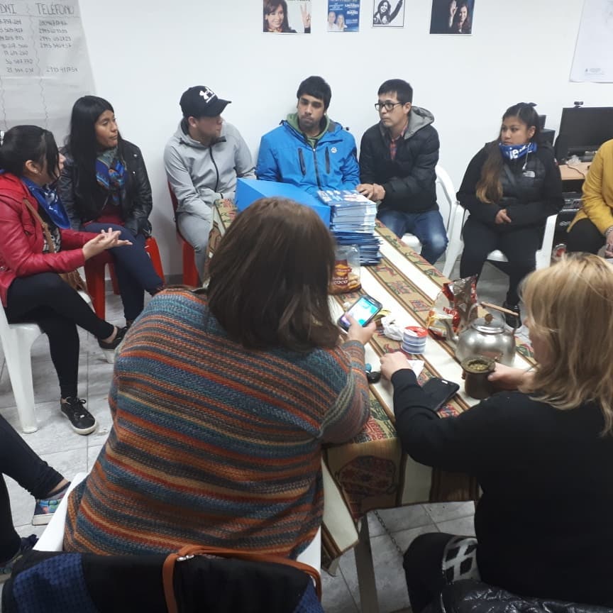 Hermosa reunión con jóvenes del Movimiento Evita en Esquel. Entusiasma la juventud militando con toda la energía por el #EsquelQueQueremos
#ChubutNosUne
#HayOtroCamino
#FernandezFernandez2019