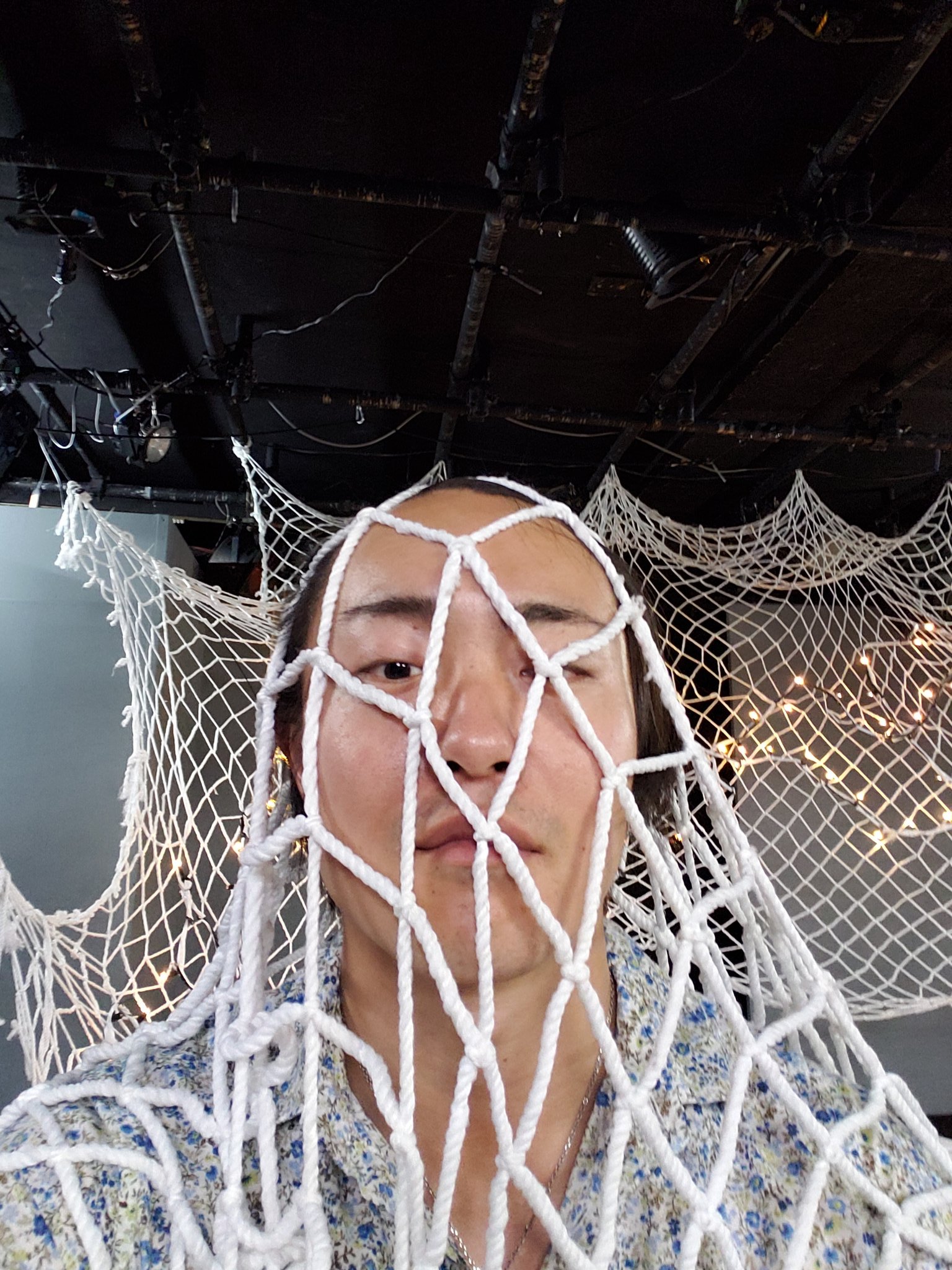 東達也 もしラジをはじめとした 様々なロスが御座いますが今日も活動してます 今回はもしラジで本番中に使った網にかかってみた写真を投稿します ﾌﾞｧｻ T Co L3wc9h05w7 Twitter