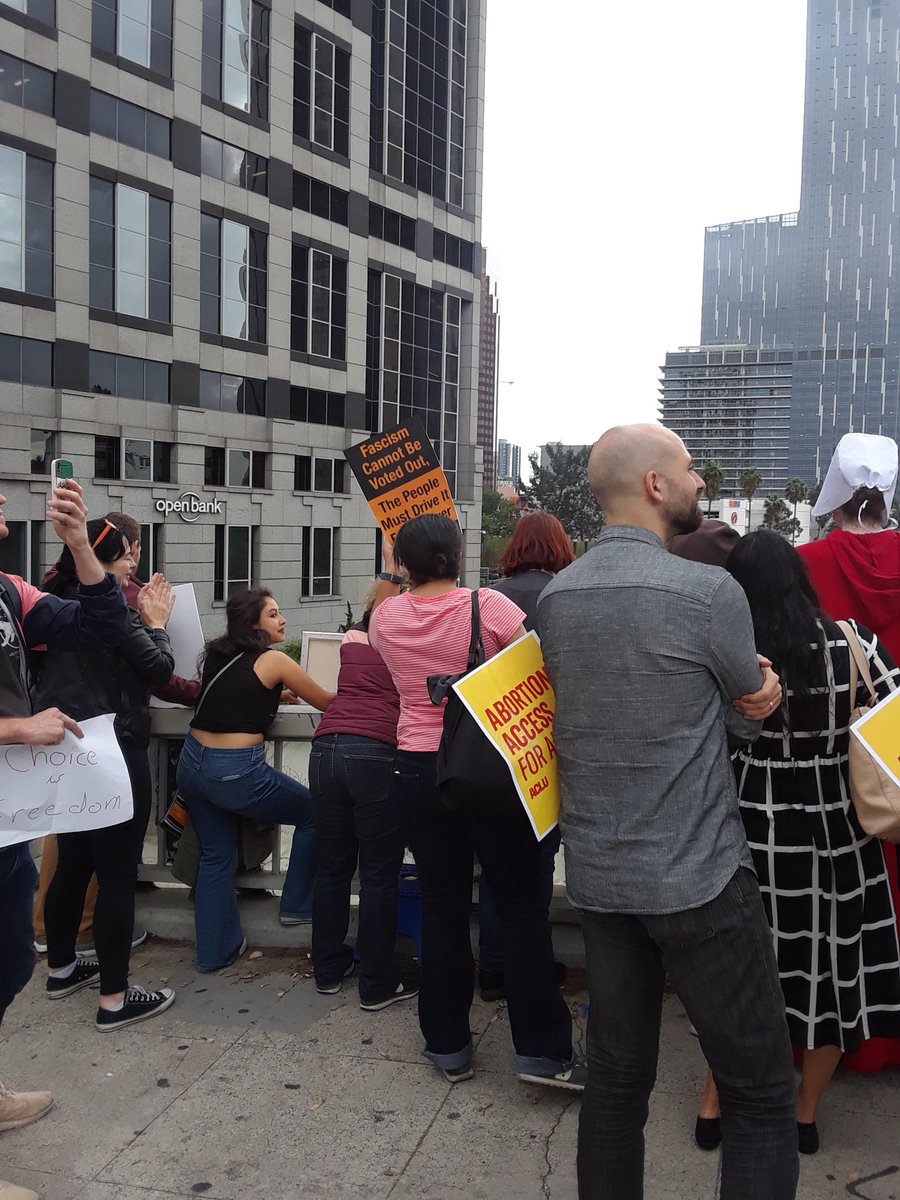 RefuseFascismLA's tweet image. 100's on 110 freeway overpass in #dtla for #StopTheBans #bannerdrop #TrumpPenceMustGo
#AlabamaAbortionBan