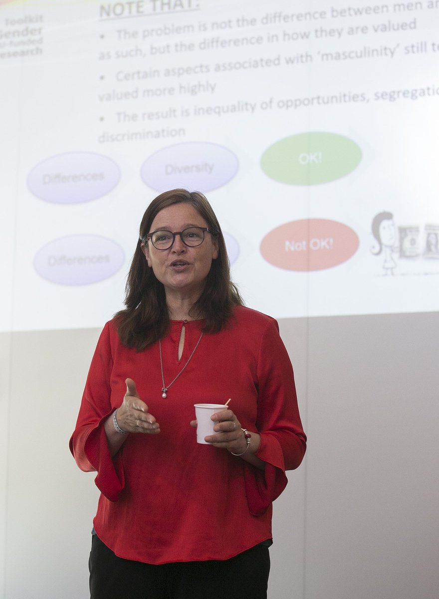 SAGE_GEquality's tweet photo. Thank you @MyYellowWindow for the fantastic training on Gender in Research ran yesterday @khasedutr. Thanks to all the participants and to @GenderKhas and @KHAS_ArGe for the organization! It's time to act: #GrowingEquality #SAGECharter #SAGEPin https://t.co/oGbqh1ZipN
