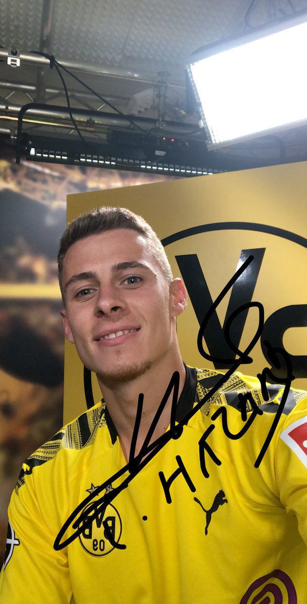 Borussia Dortmund Snatches A HA⚡ARD..