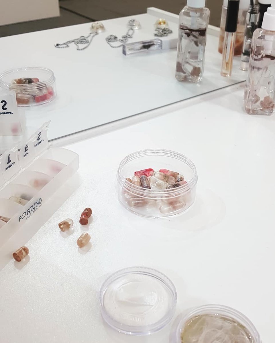 FCollective19's tweet photo. Second day of opening.ππ
A look of all our artists final pieces.
#embroidary #makeupart #illustration #graphicdesign #5thbasegallery #graduateexhibition #fineart #exhibitiondesign #3ddesign #foodallergyawareness #packagingdesigner #womenssexuality https://t.co/J7nyDQtilm