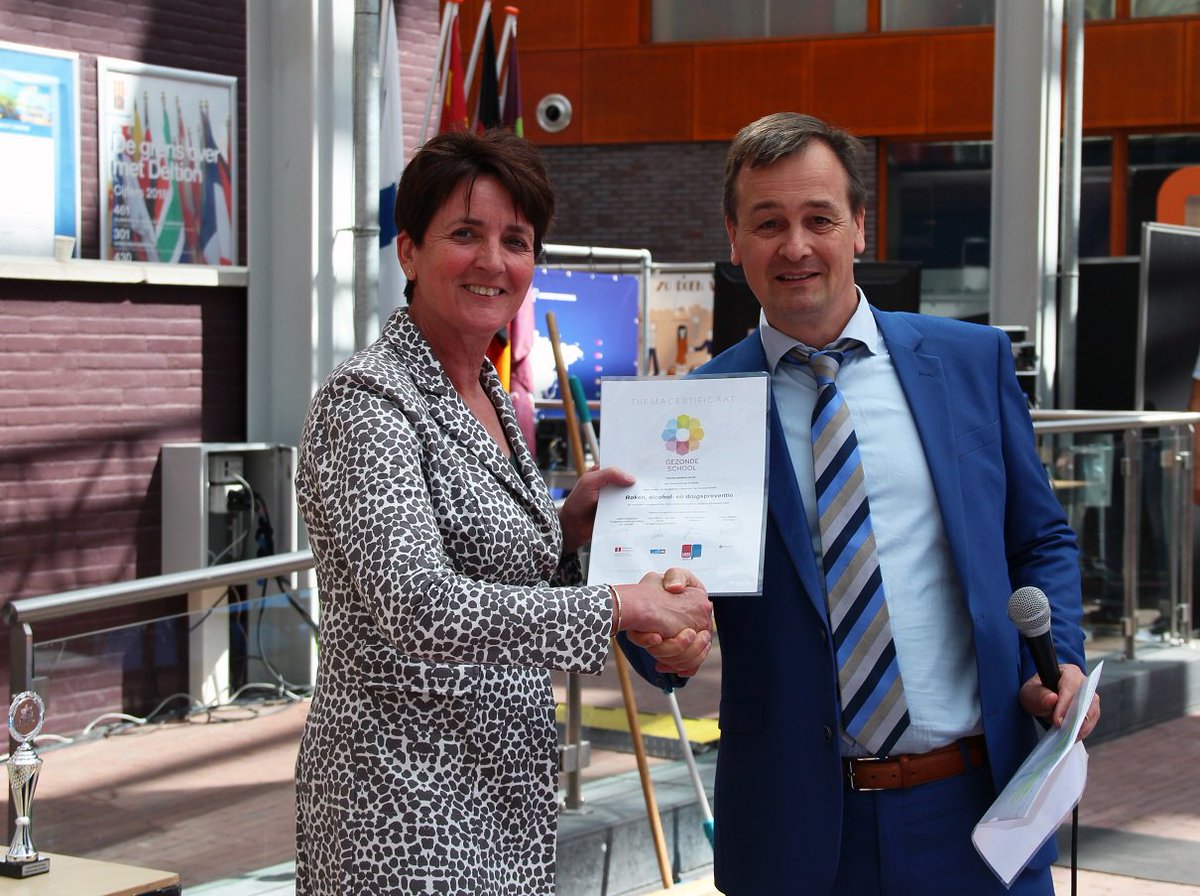 Deltion College meest gezonde mbo-school! 🏆 Directeur MBO Raad overhandigt vijfde vignet: deltion.nl/newsroom/delti…